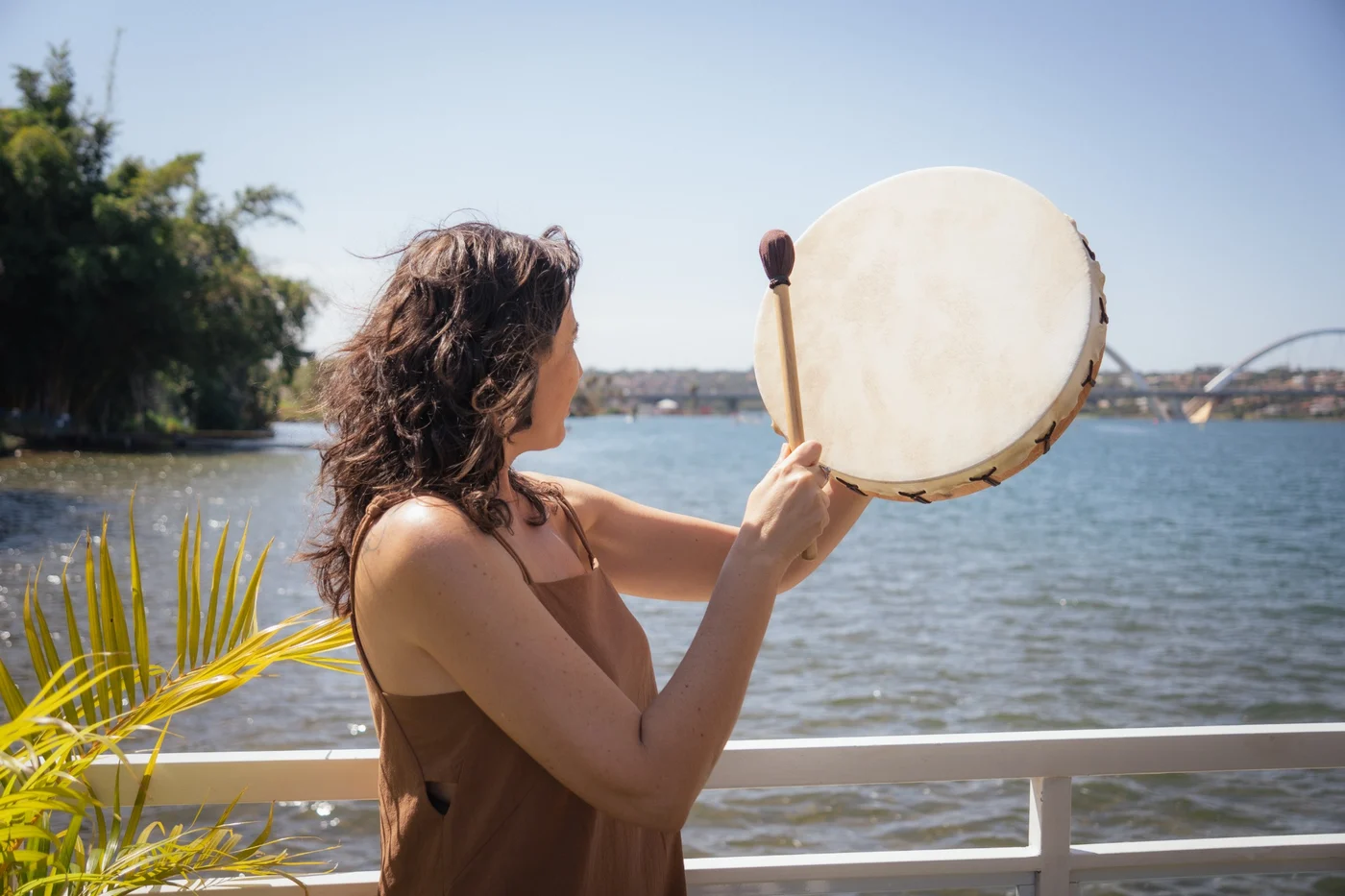 Prática integrativa e sound healing Fióra